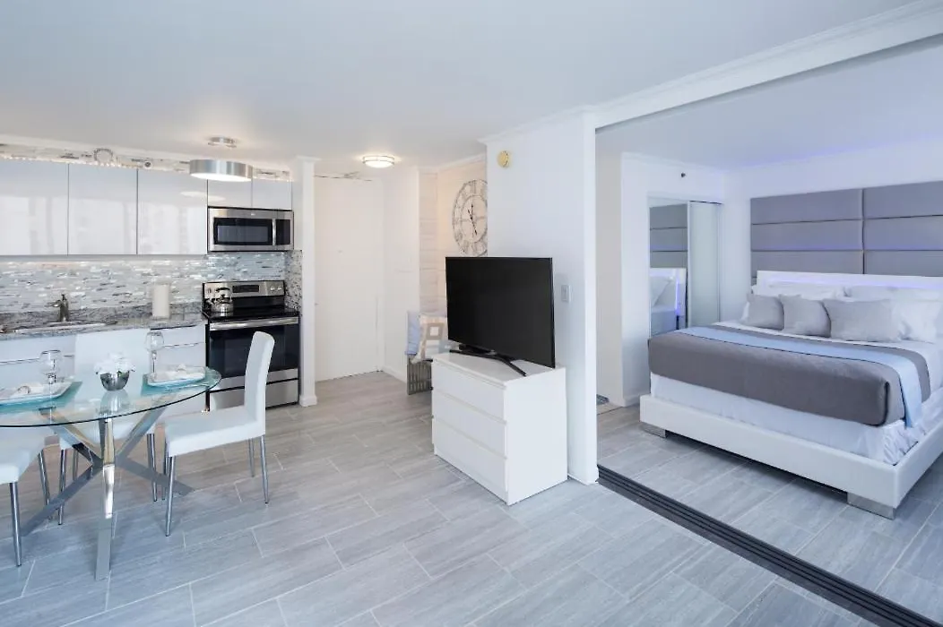 Waikiki Banyan Modern One Bedroom Free Parking-1