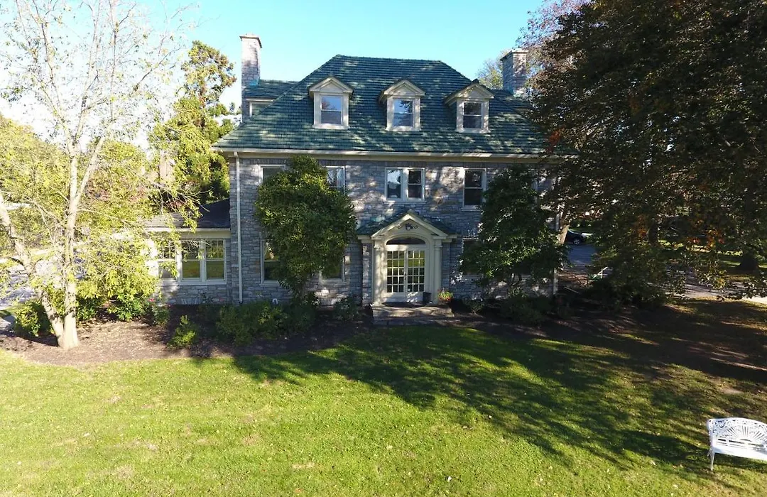 The Manor On Front-1