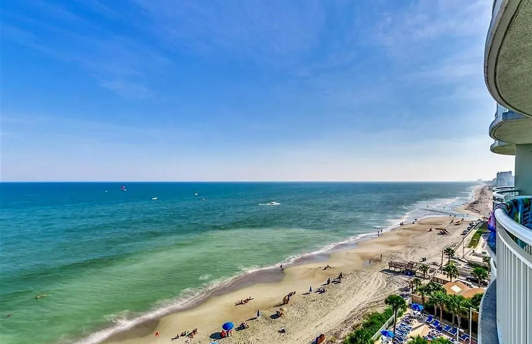 Deluxe Ocean Front One Bedroom Suite In Sandy Beach Resort-1