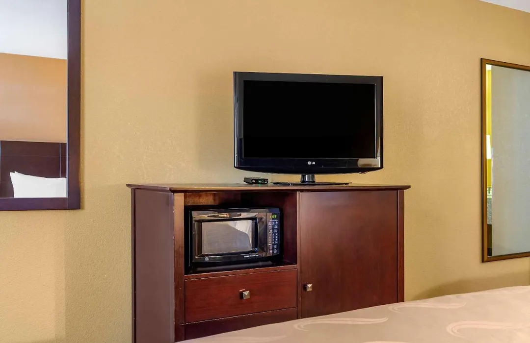 Quality Inn Russellville I-40-1