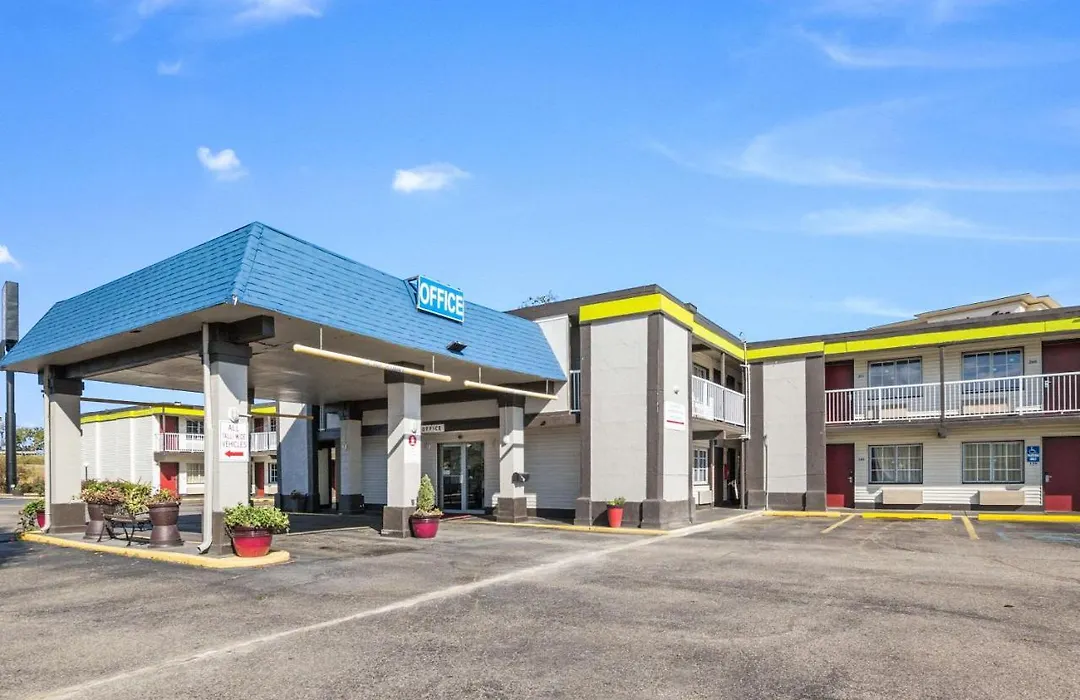 Econo Lodge Inn & Suites-1