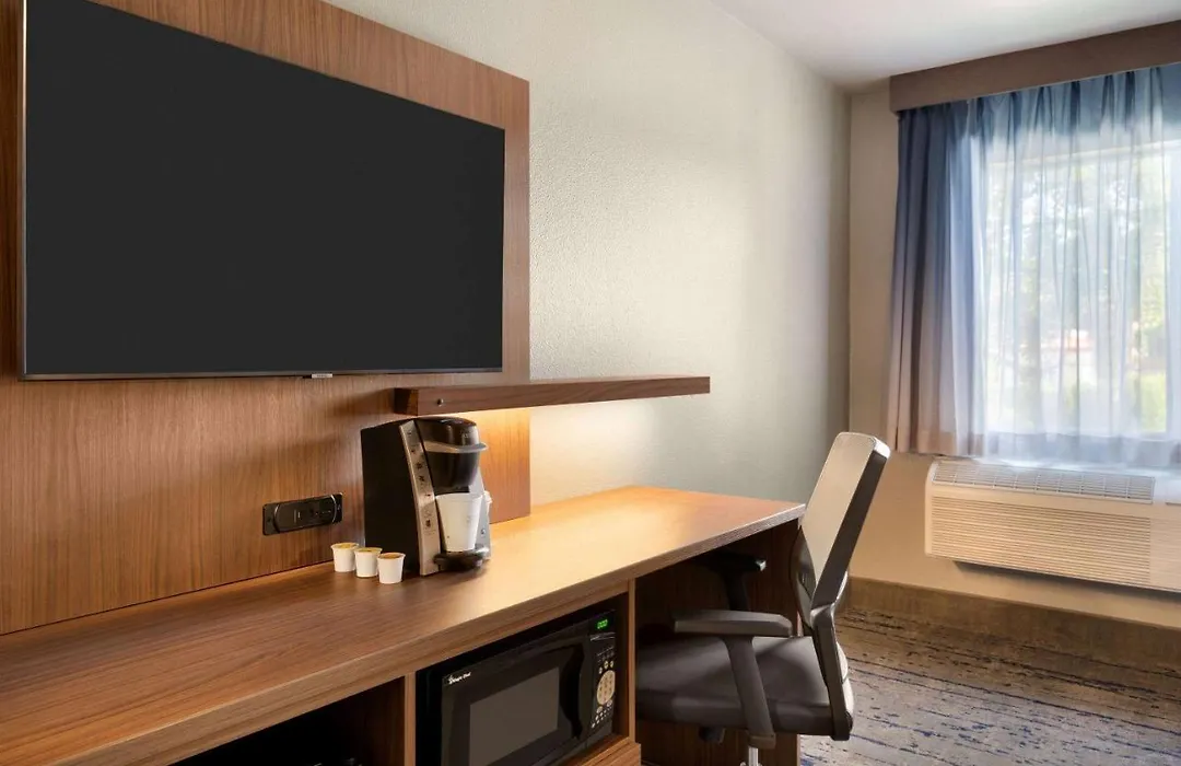 La Quinta Inn & Suites By Wyndham Springfield-1