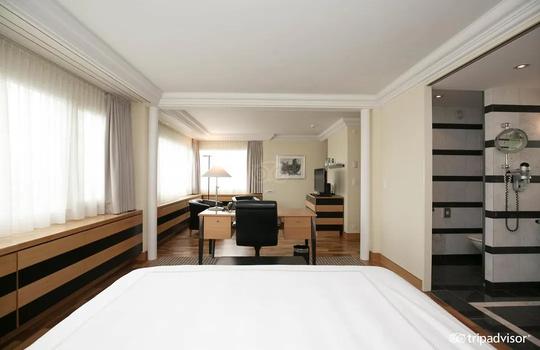 Becozy Self Check-In & Pop-Up Hotel-1
