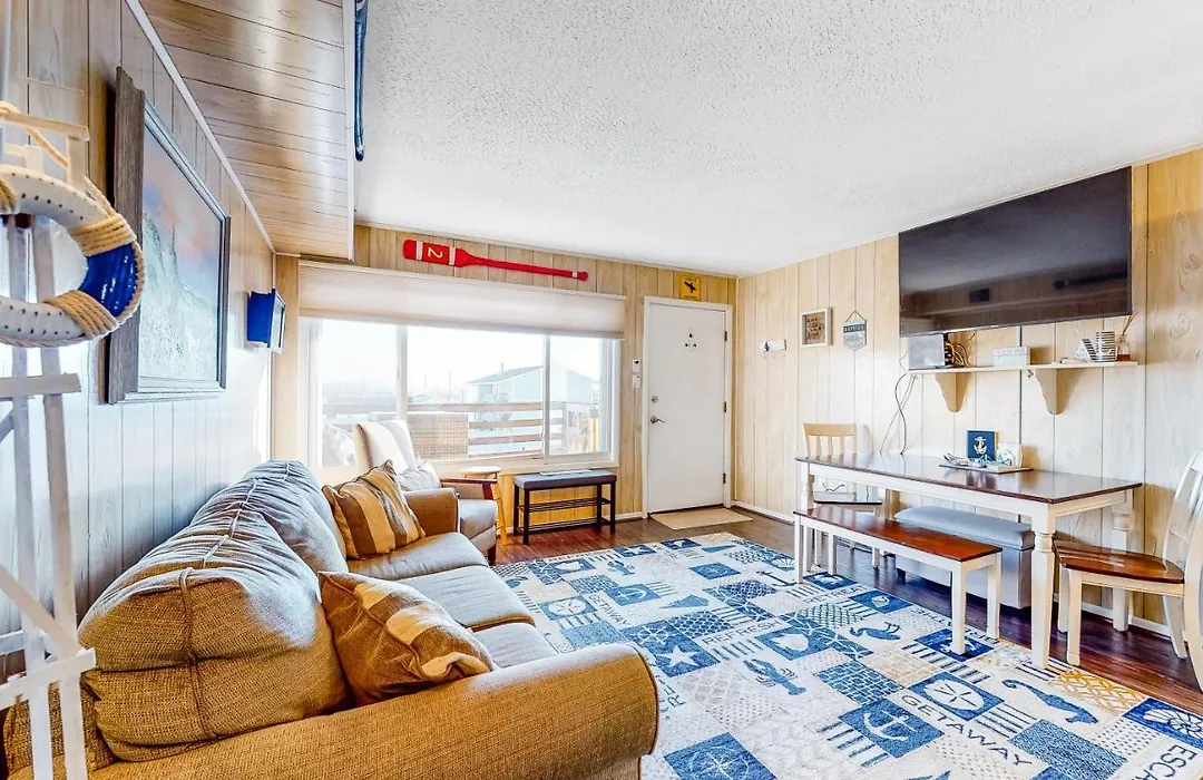 Ocean Point 302-1