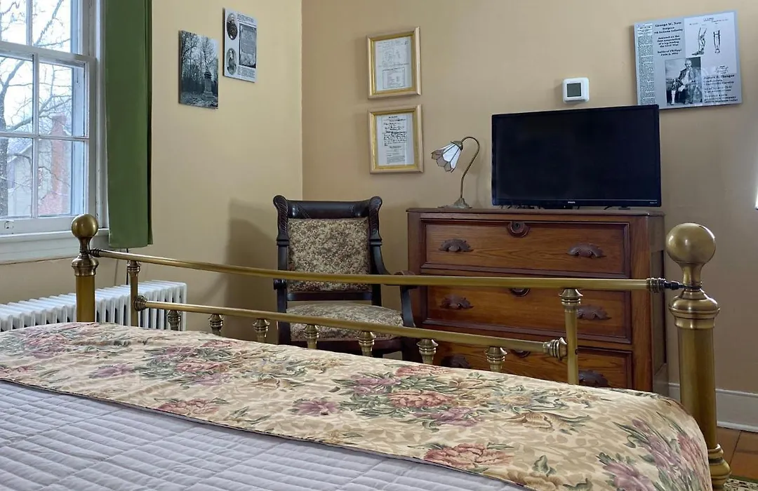Lightner Farmhouse B&B-1