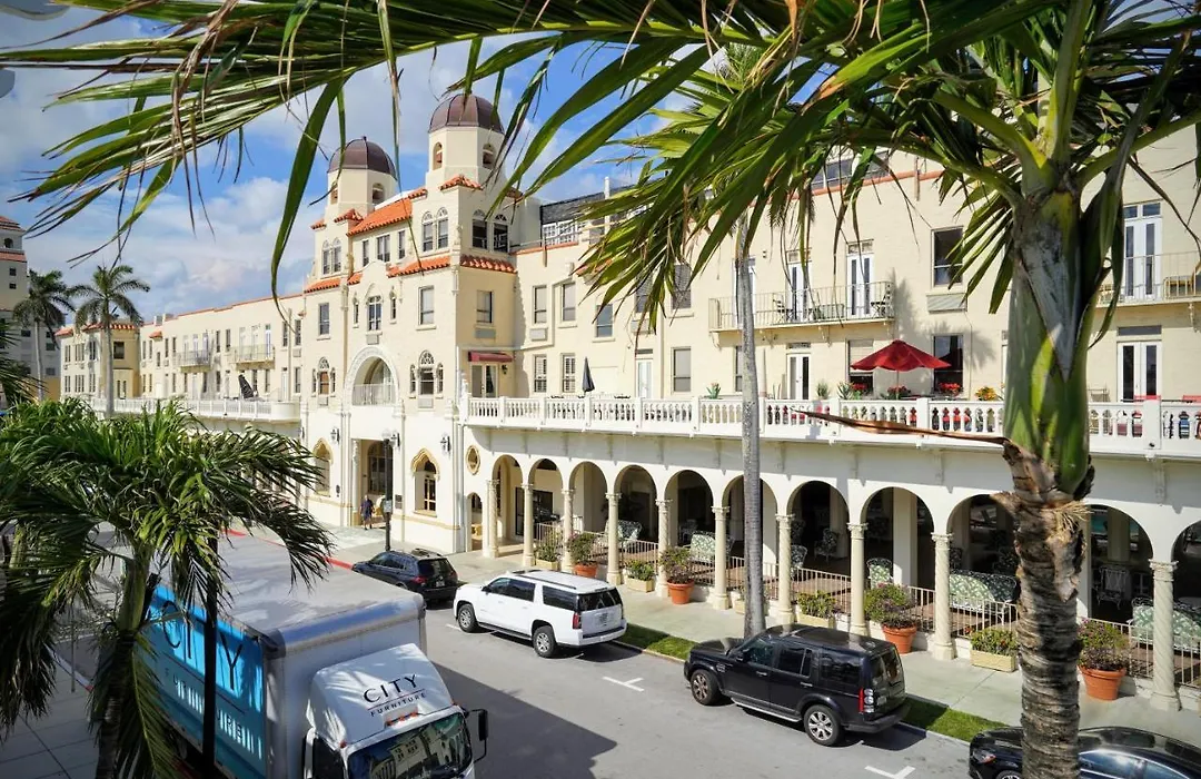Palm Beach Hotel With Juliette Balconies! 2 Blocks From Beach! Historic Landmark-1