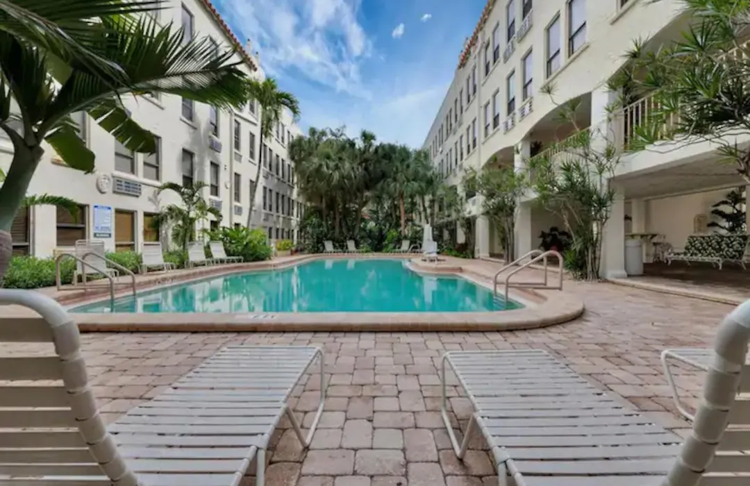 Palm Beach Paradise Walk To Beach Pool Wifi 86" Tv Wifi-1