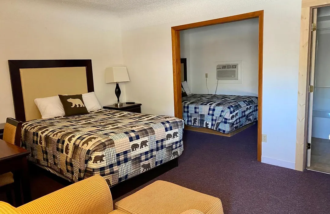 Holiday Lodge-1