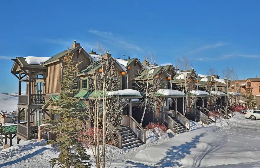 Kicking Horse Lodges 4-302-1