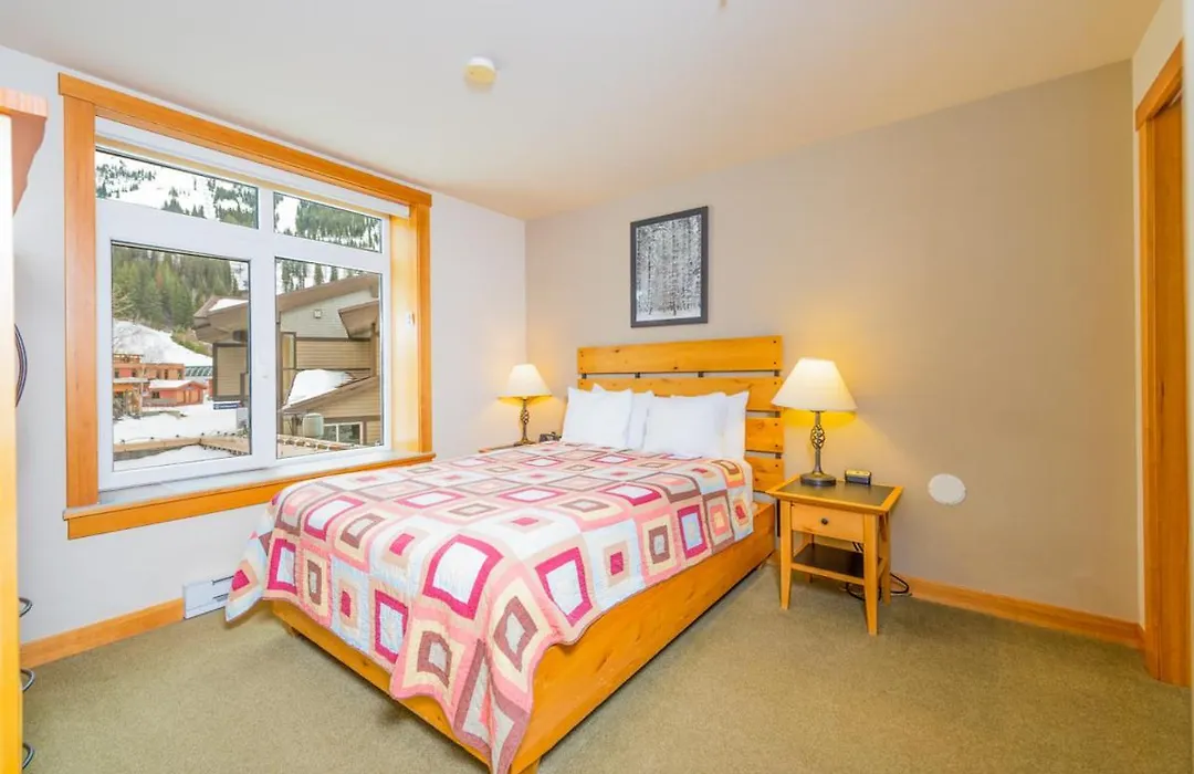 Schweitzer Mountain Resort White Pine Lodge-1