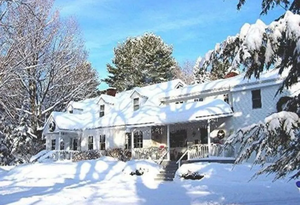 The Buttonwood Inn On Mt. Surprise-1