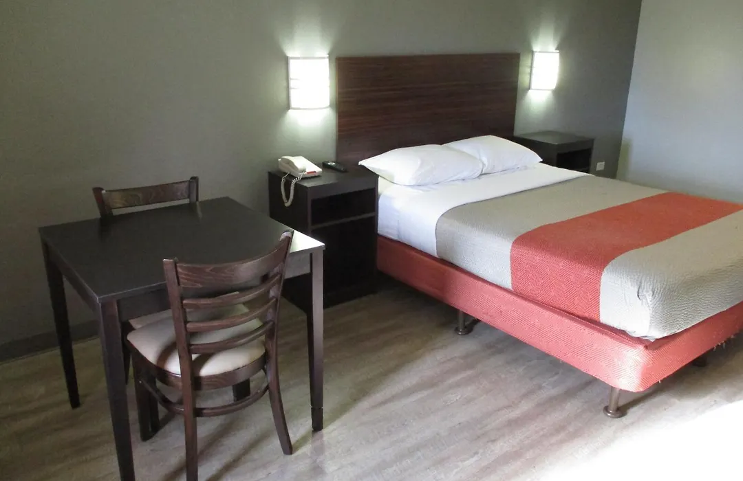 Travelodge By Wyndham Lansing-1
