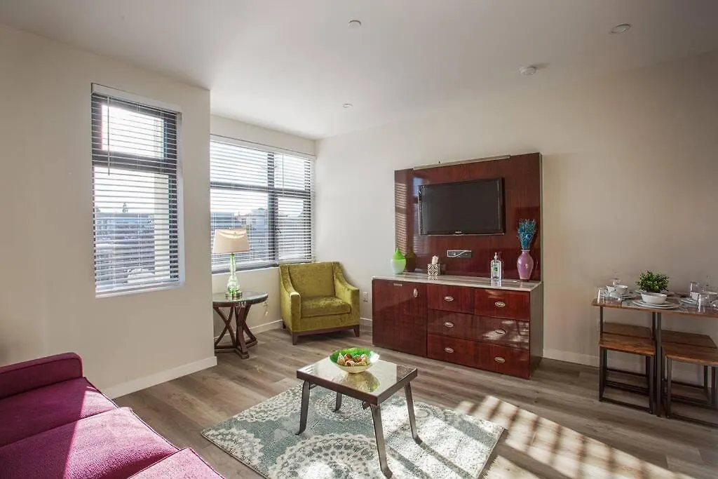 One Bedroom Apartment With Sd Downtown View-1