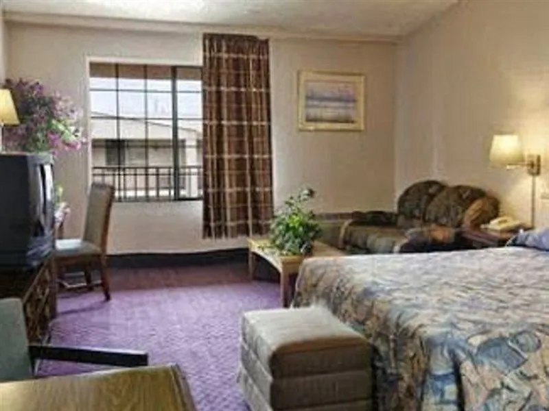 Rodeway Inn & Suites-1