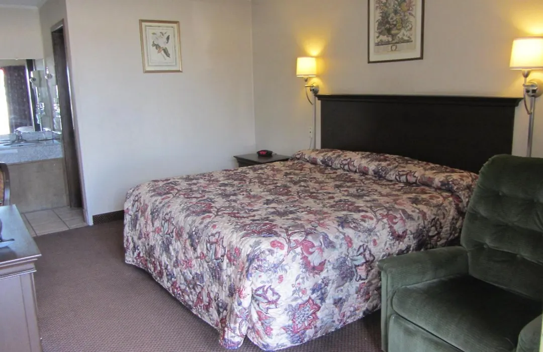 Super 8 By Wyndham Lubbock Civic Center North-1