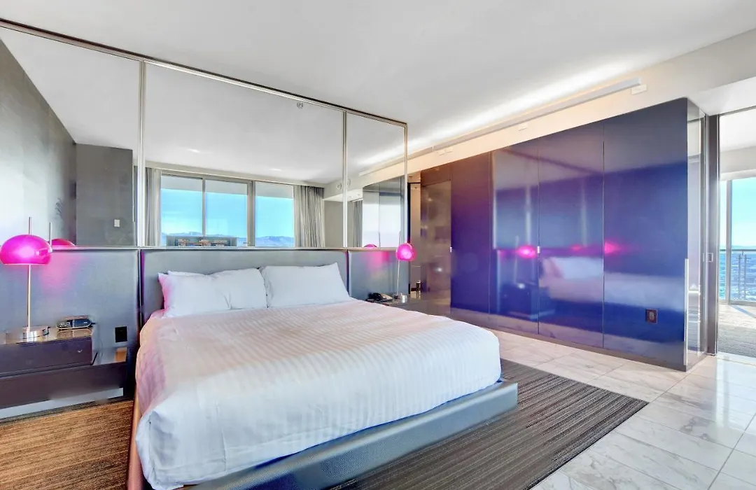 Private Luxury Panoramic Suite At Palms Place-1