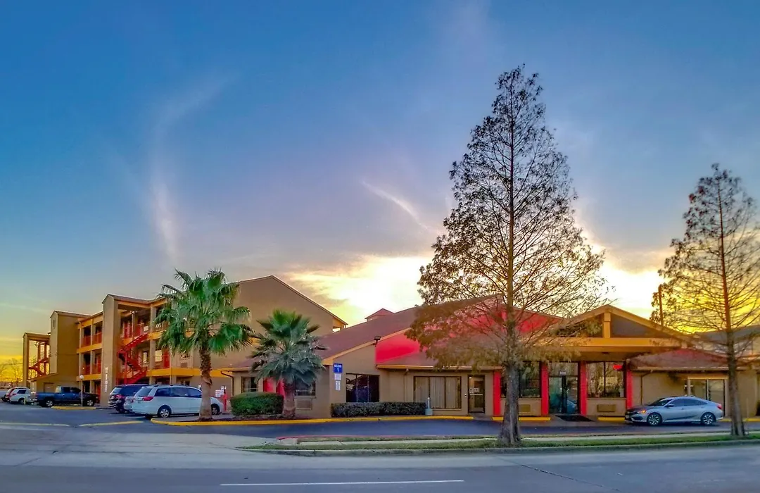 Howard Johnson By Wyndham Houston Hobby Airport-1