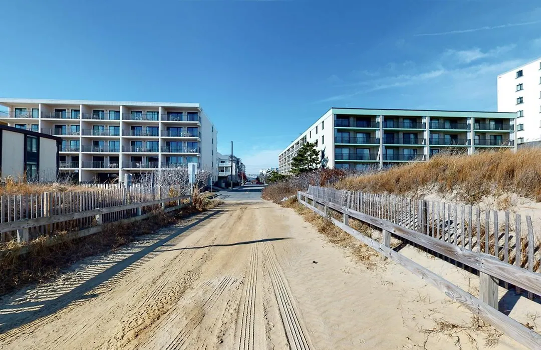81 Beach Hill 301-1