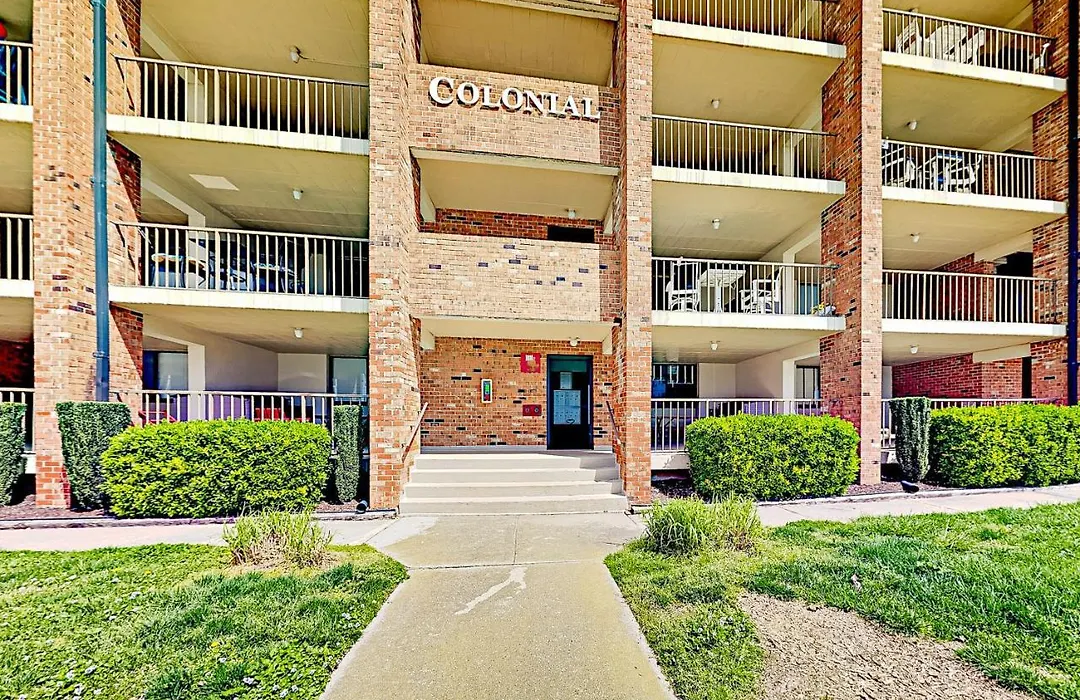 Colonial Unit 202-1