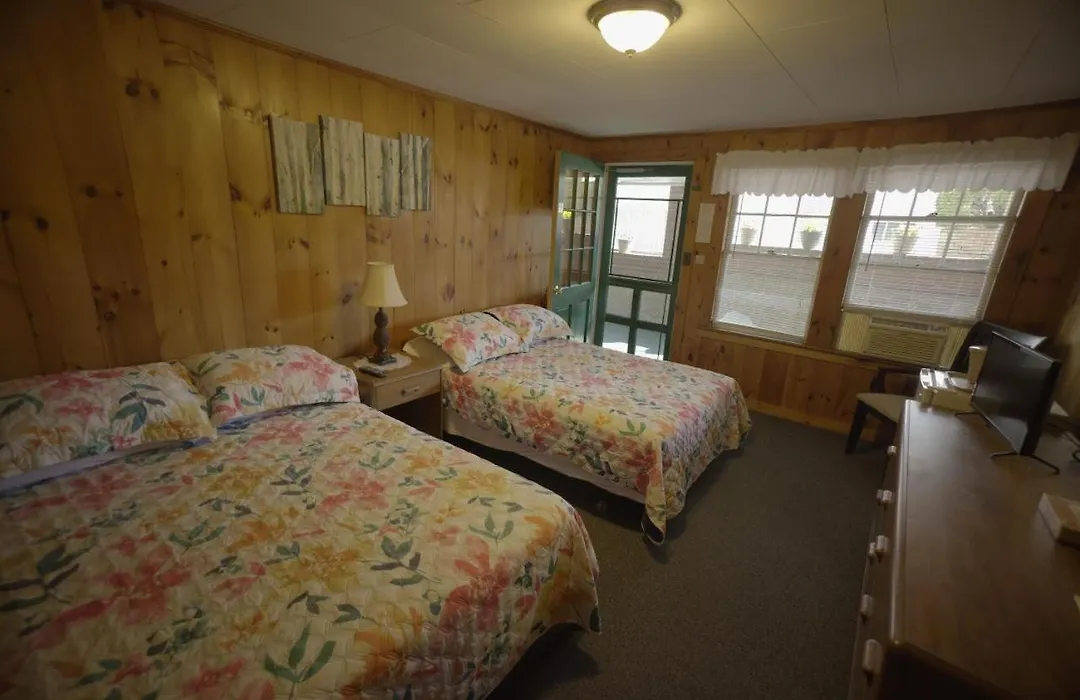 Betty Doon Motor Hotel-1