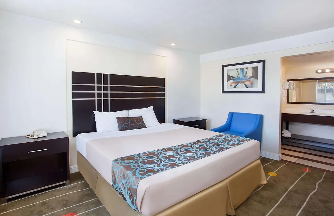 Travelodge By Wyndham Fresno Yosemite Area-1