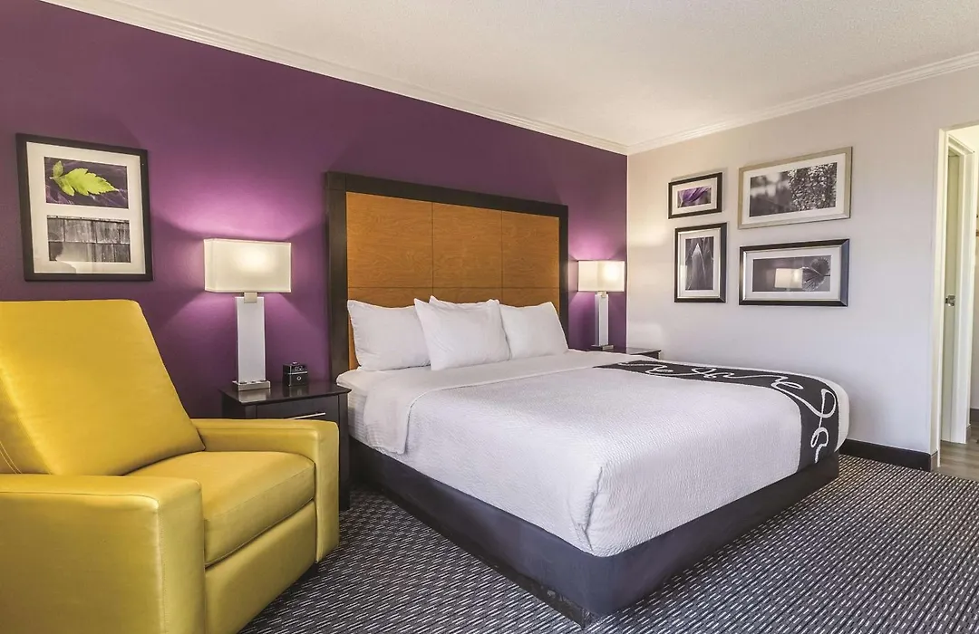 La Quinta Inn & Suites By Wyndham Phoenix Scottsdale-1