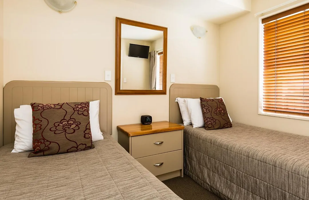 Pebble Beach Motor Inn-1