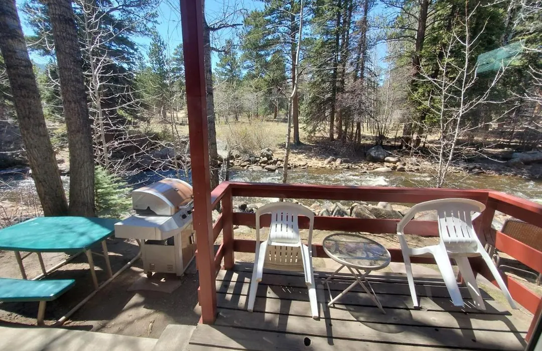 Swiftcurrent Lodge-1