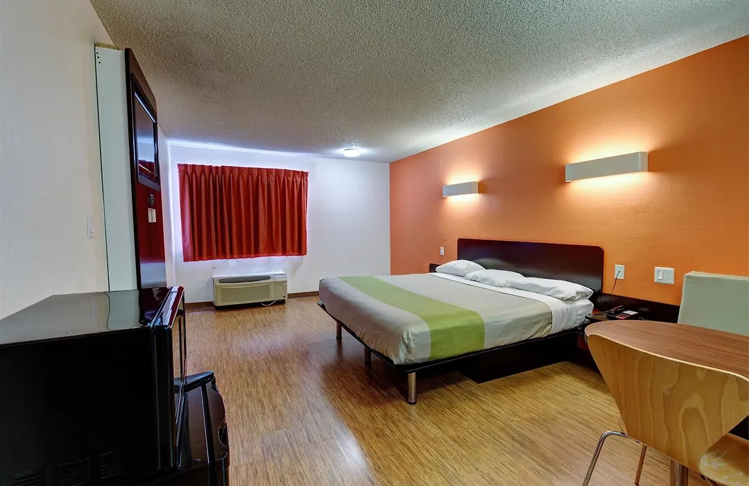Motel 6 Houston-Hobby-1