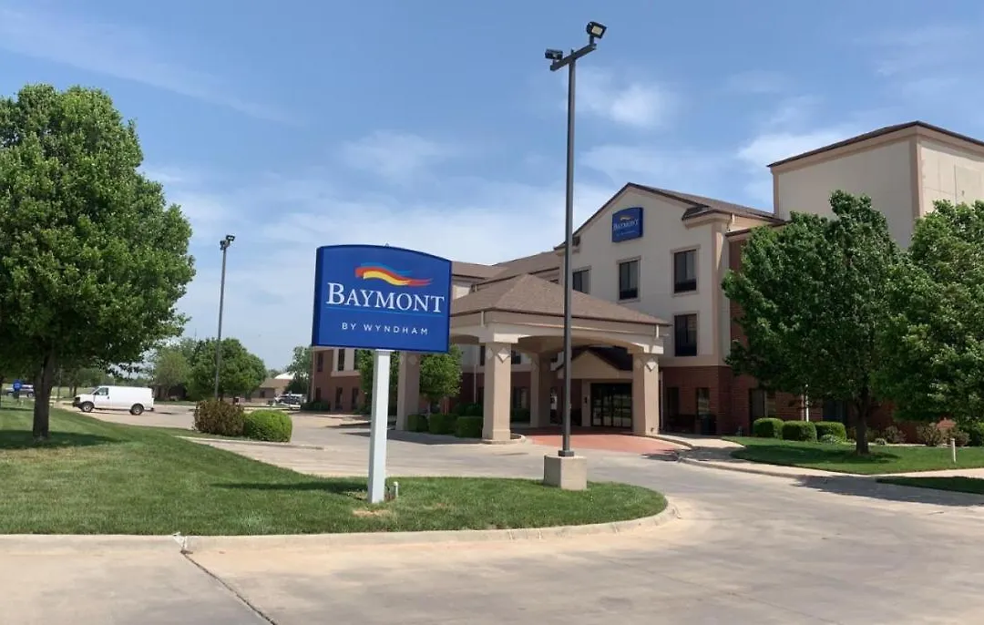 Baymont By Wyndham Pratt-1
