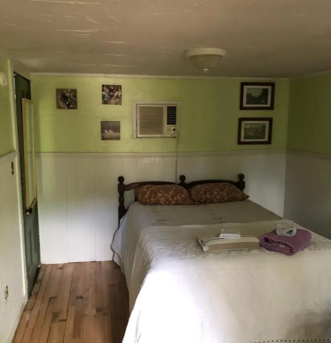 Seafarer Inn And Cottages-1