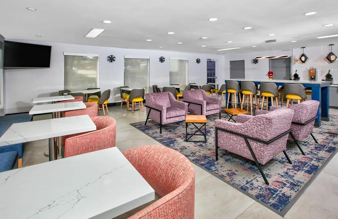 La Quinta By Wyndham Dallas - Las Colinas-1