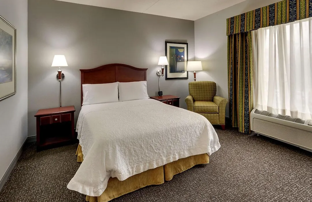 Hampton Inn & Suites Indianapolis-Airport-1