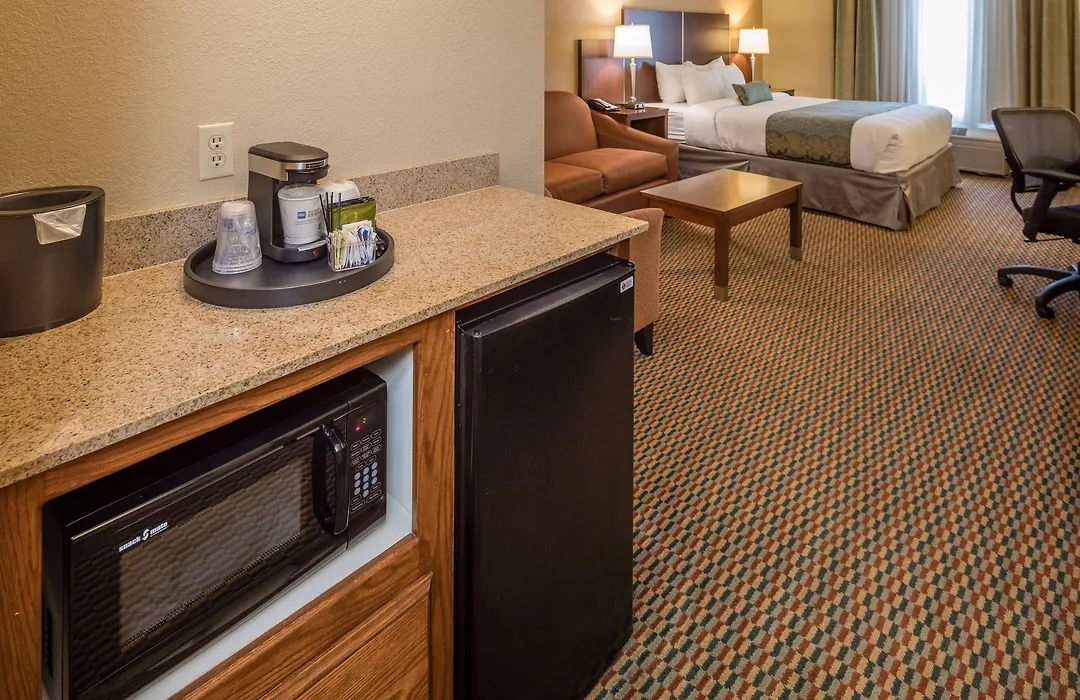 Best Western Plus Airport Inn & Suites-1