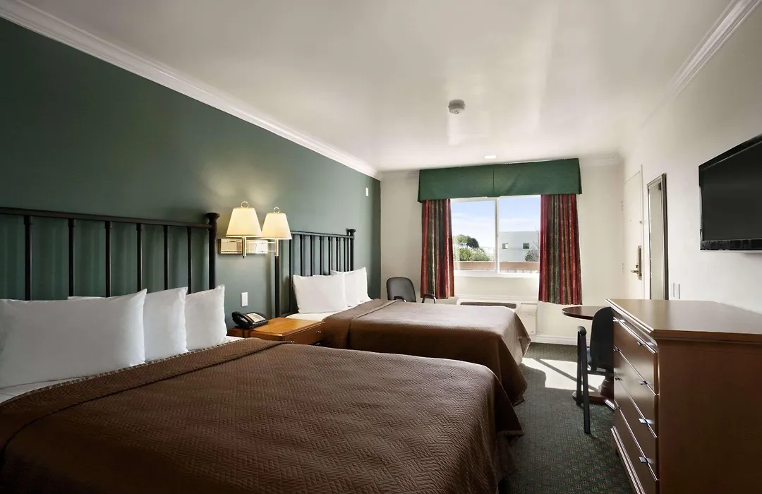 Travelodge By Wyndham San Diego Downtown Convention Center-1
