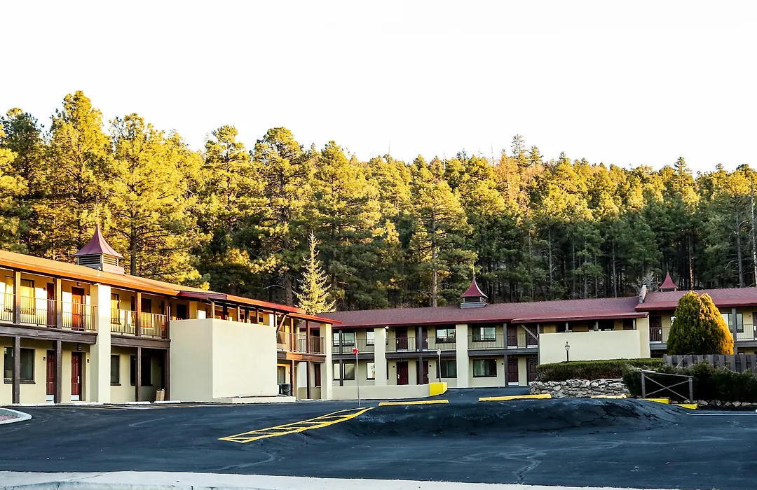 Red Roof Inn Plus+ Williams - Grand Canyon-1