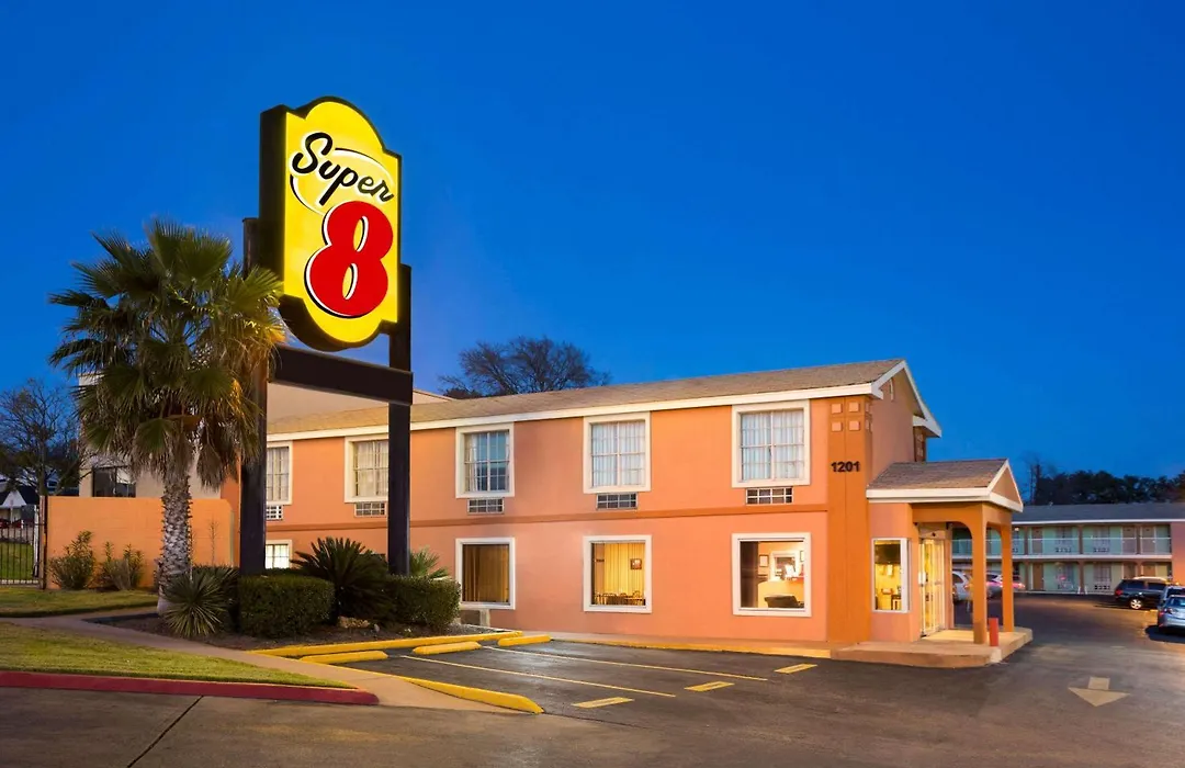 Super 8 By Wyndham Austin Downtown/Capitol Area-1