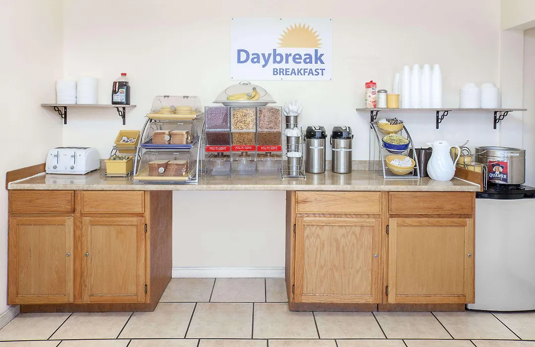 Days Inn By Wyndham Fresno Central-1