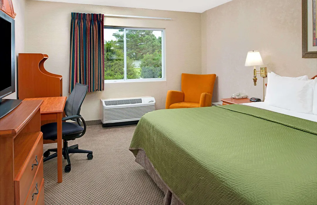 Travelodge By Wyndham Lincoln Airport I-80-1