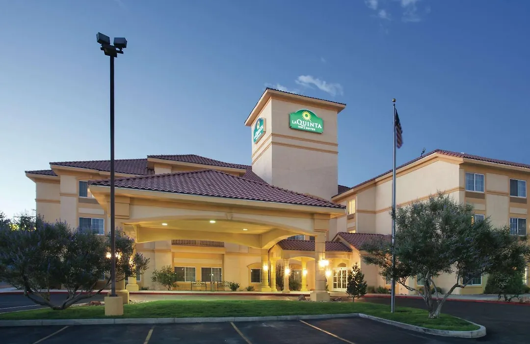 La Quinta Inn & Suites By Wyndham Albuquerque Midtown-1