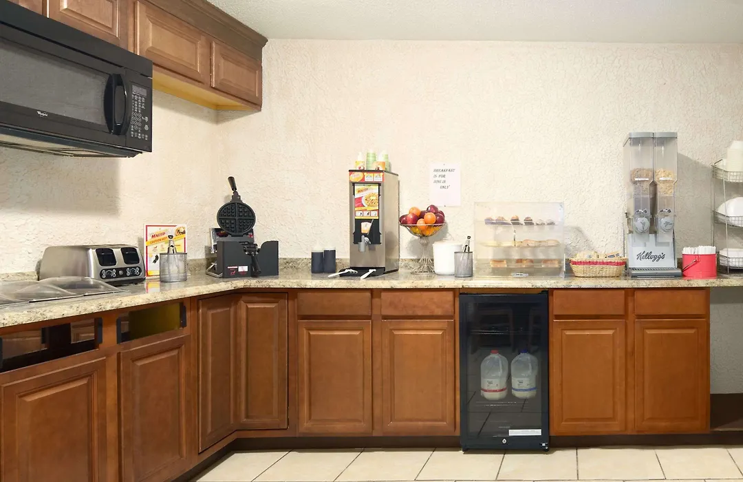 Days Inn By Wyndham Brunswick/St. Simons Area-1