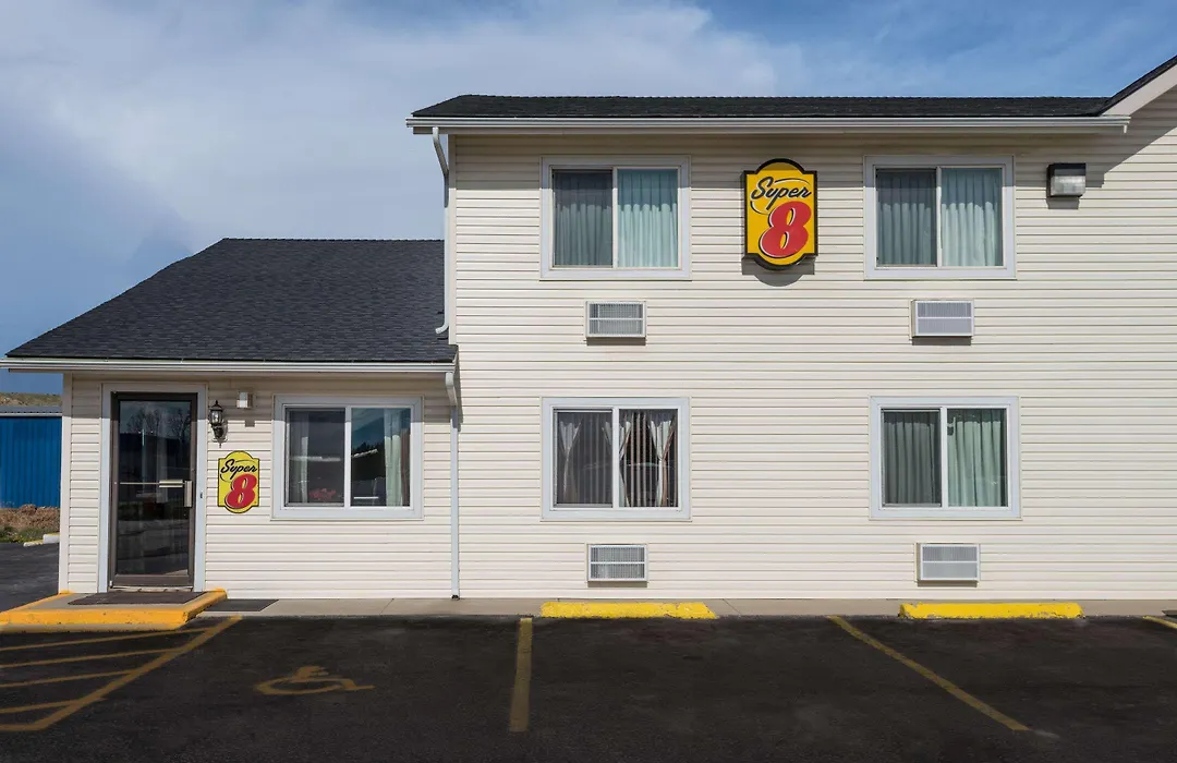 Super 8 Sheridan-1