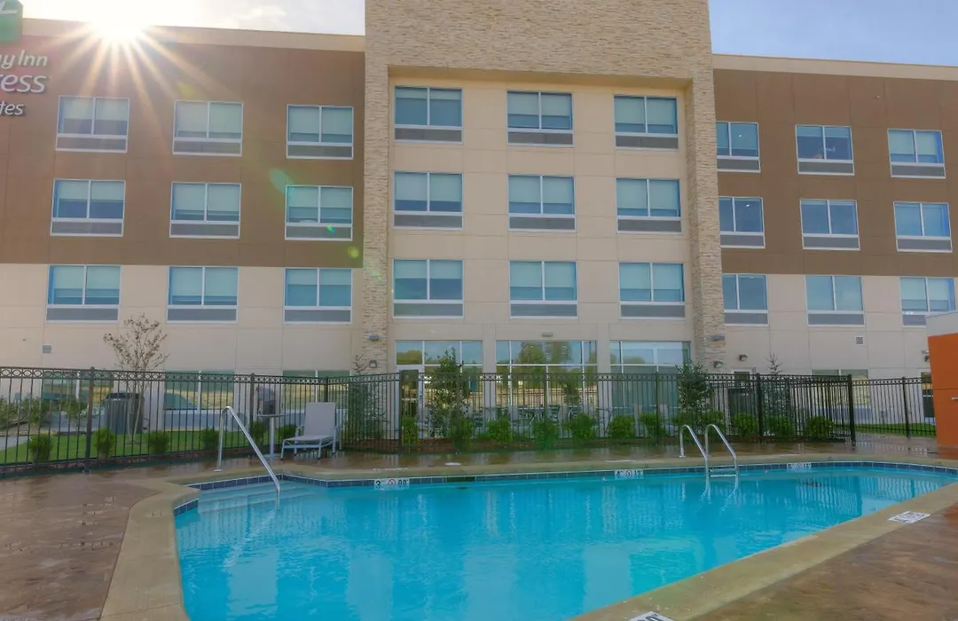 Holiday Inn Express & Suites Tulsa Midtown By Ihg-1