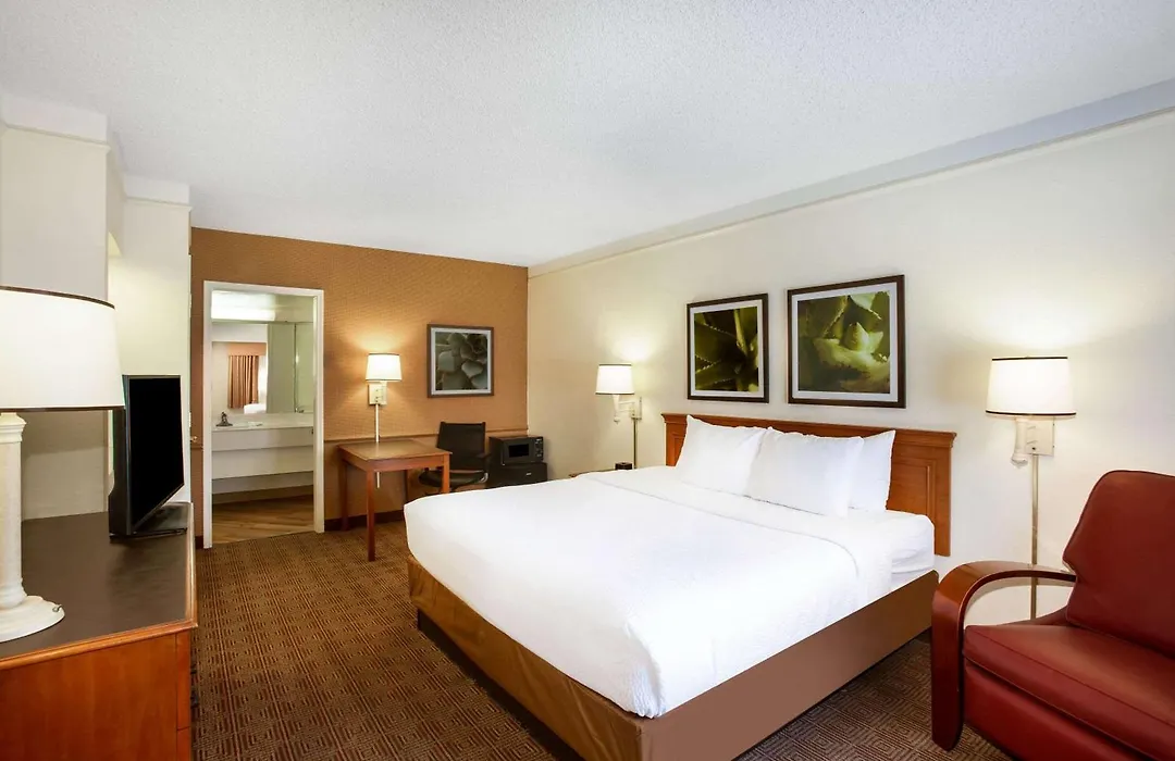 La Quinta Inn By Wyndham Austin Capitol / Downtown-1