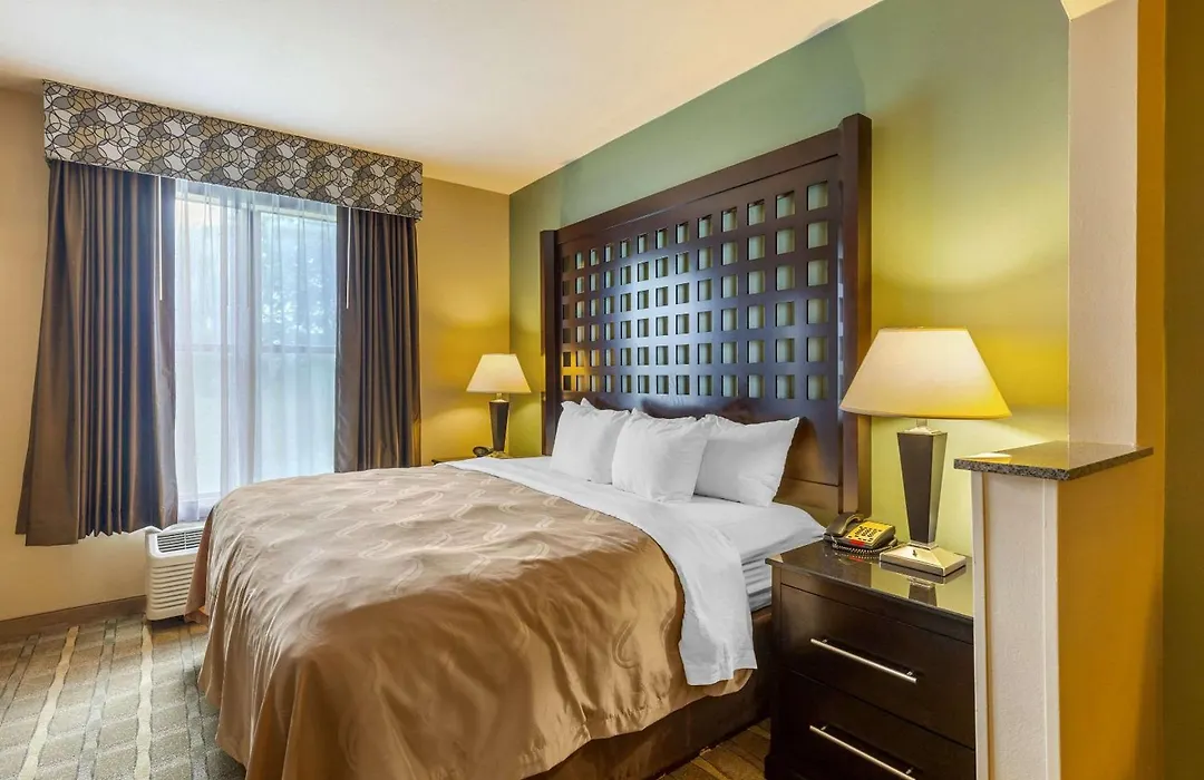 Quality Suites Sherman-1