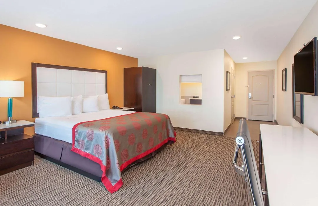 Ramada By Wyndham Culver City-1