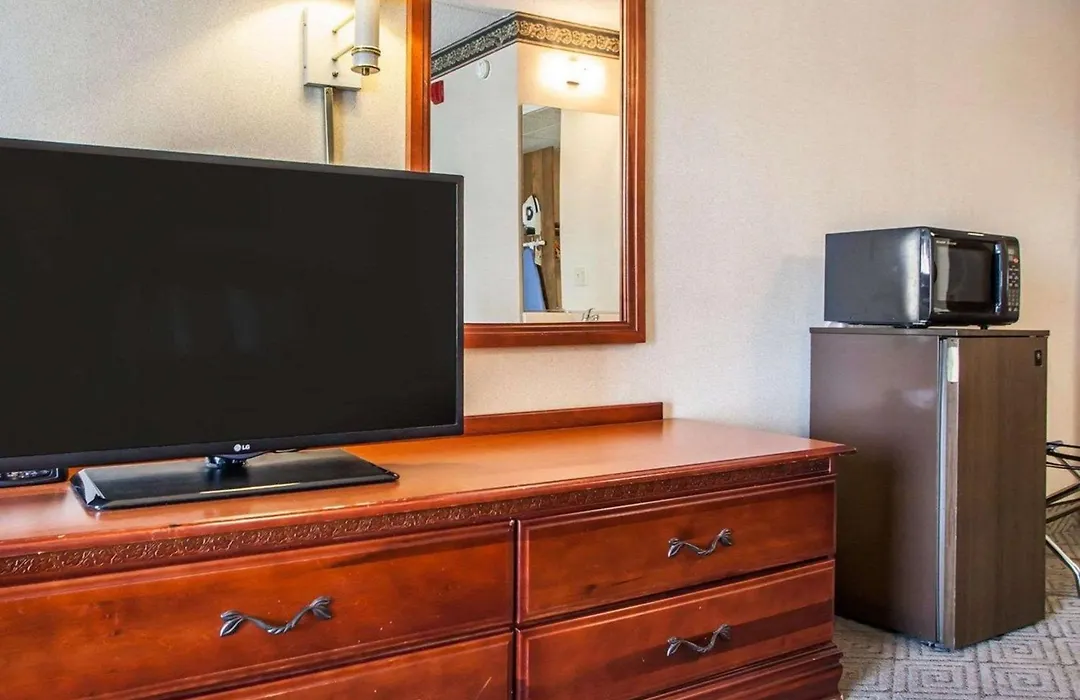 Rodeway Inn & Suites Milwaukee Airport-1