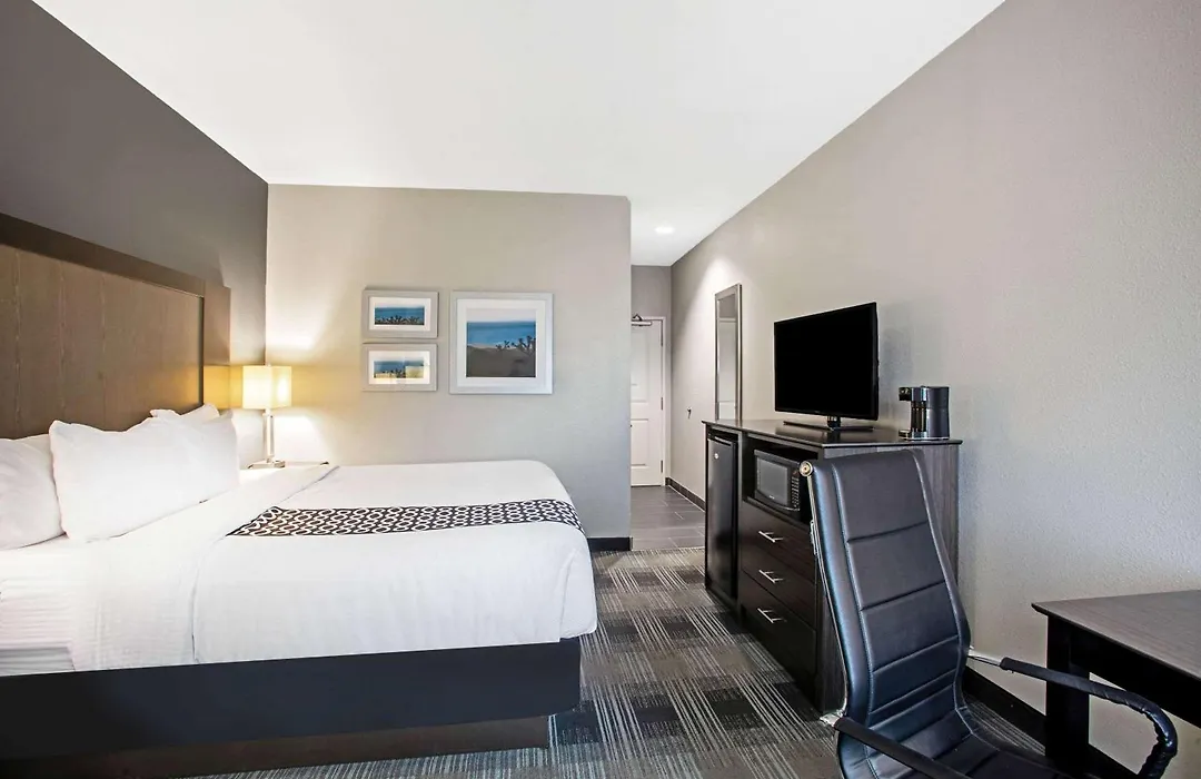 La Quinta By Wyndham Victoria - South-1