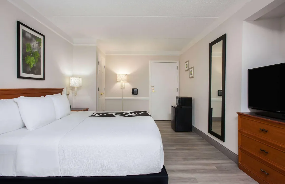 Baymont By Wyndham Fort Myers Central-1
