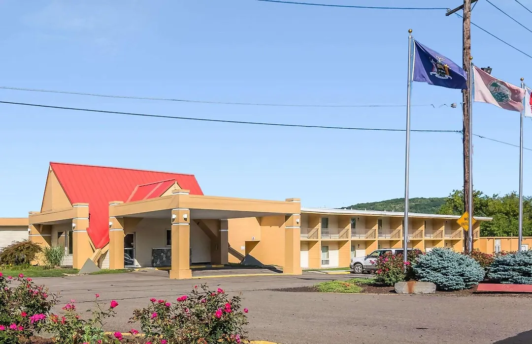Econo Lodge Inn & Suites-1